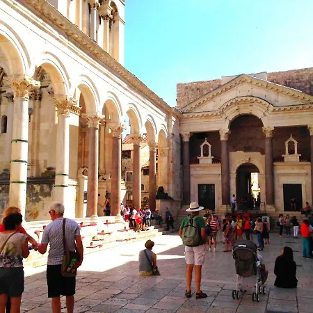 Kristian * Podstrana