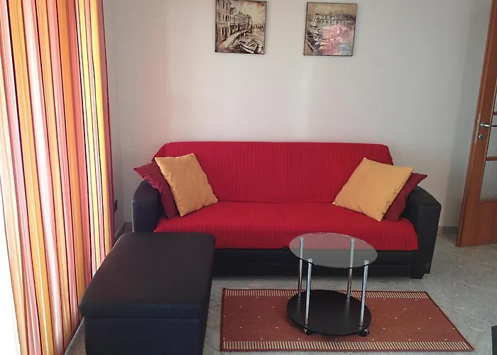 Kristian شقة بودْسْتغانا