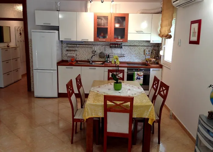 Kristian شقة بودْسْتغانا